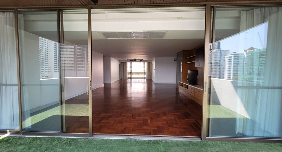 Condo en alquiler de 3 habitaciones en Khlong Toei, Bangkok