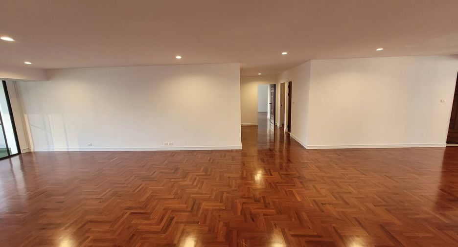 Condo en alquiler de 3 habitaciones en Khlong Toei, Bangkok