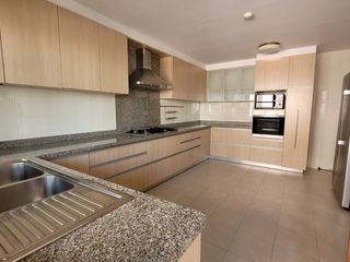 Condo en alquiler de 3 habitaciones en Khlong Toei, Bangkok