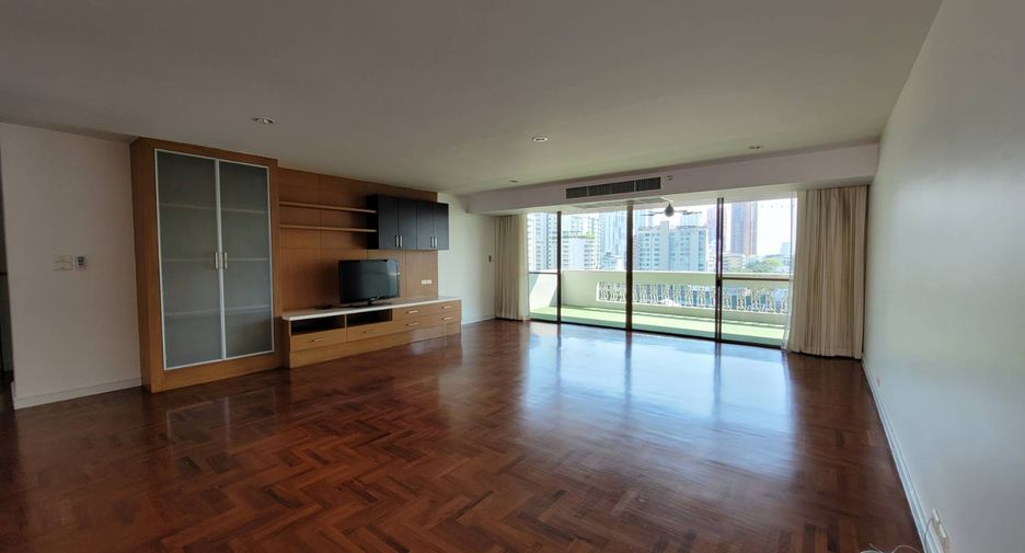 Condo en alquiler de 3 habitaciones en Khlong Toei, Bangkok