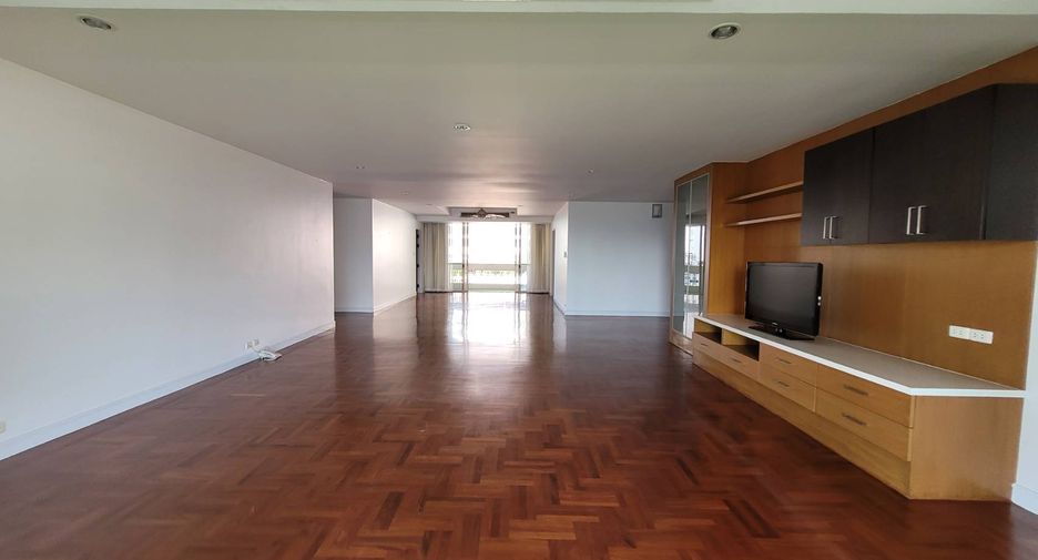 Condo en alquiler de 3 habitaciones en Khlong Toei, Bangkok