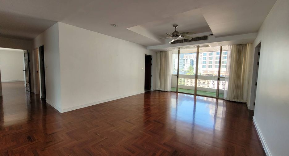 Condo en alquiler de 3 habitaciones en Khlong Toei, Bangkok