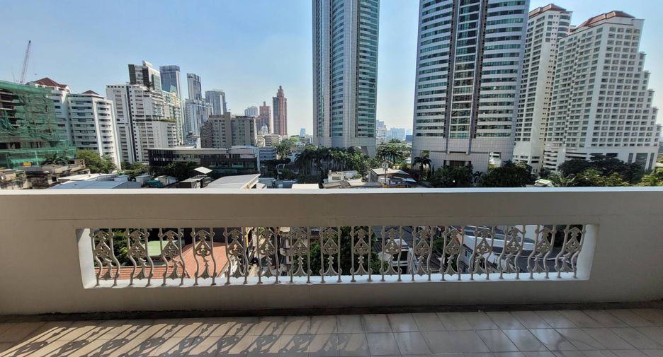 Condo en alquiler de 3 habitaciones en Khlong Toei, Bangkok