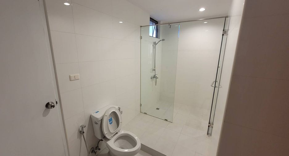 Condo en alquiler de 3 habitaciones en Khlong Toei, Bangkok