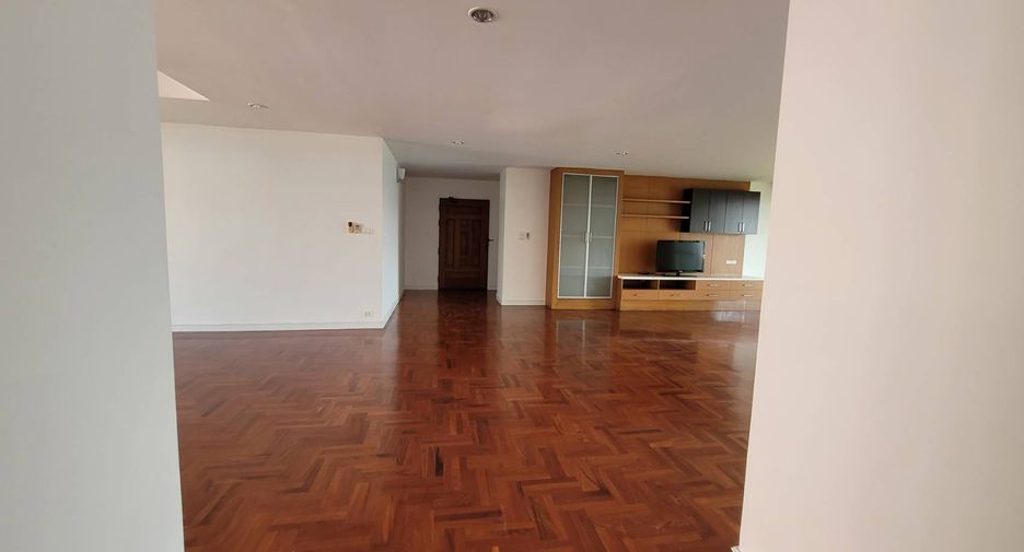 Condo en alquiler de 3 habitaciones en Khlong Toei, Bangkok