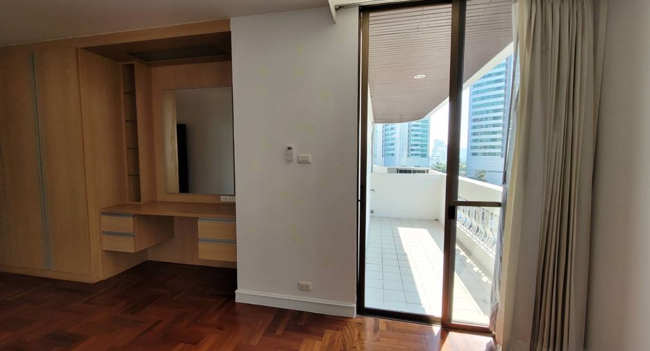 Condo en alquiler de 3 habitaciones en Khlong Toei, Bangkok