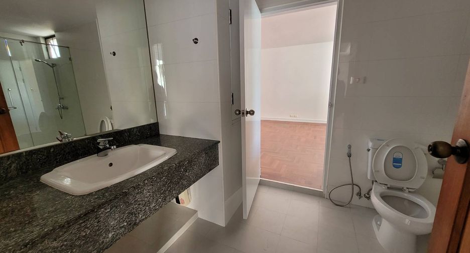 Condo en alquiler de 3 habitaciones en Khlong Toei, Bangkok