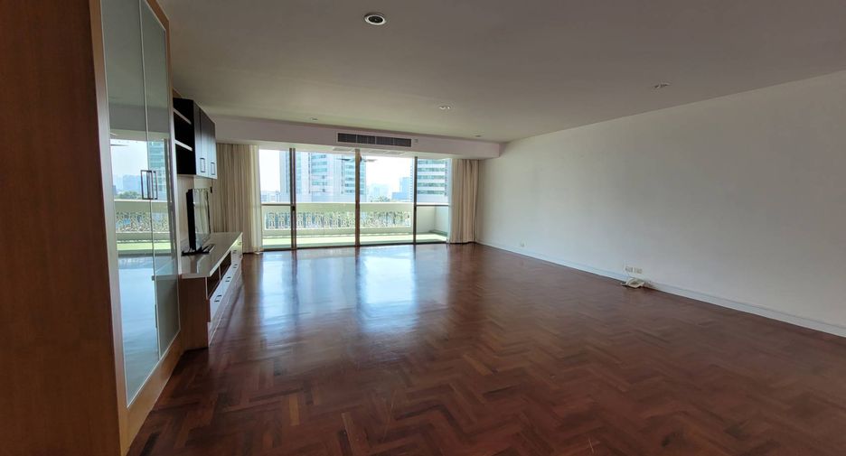 Condo en alquiler de 3 habitaciones en Khlong Toei, Bangkok