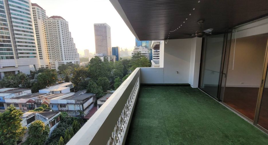 Condo en alquiler de 3 habitaciones en Khlong Toei, Bangkok