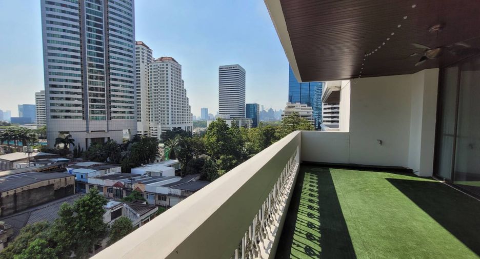 Condo en alquiler de 3 habitaciones en Khlong Toei, Bangkok