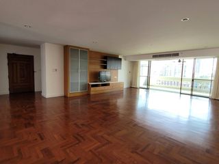 Condo en alquiler de 3 habitaciones en Khlong Toei, Bangkok