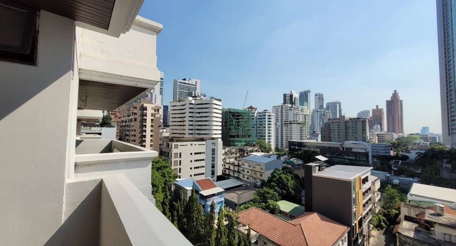 Condo en alquiler de 3 habitaciones en Khlong Toei, Bangkok