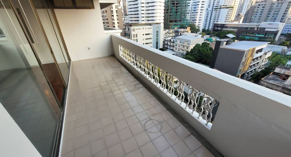 Condo en alquiler de 3 habitaciones en Khlong Toei, Bangkok