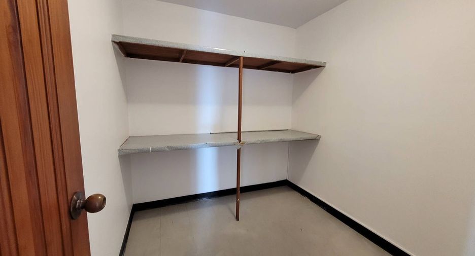Condo en alquiler de 3 habitaciones en Khlong Toei, Bangkok
