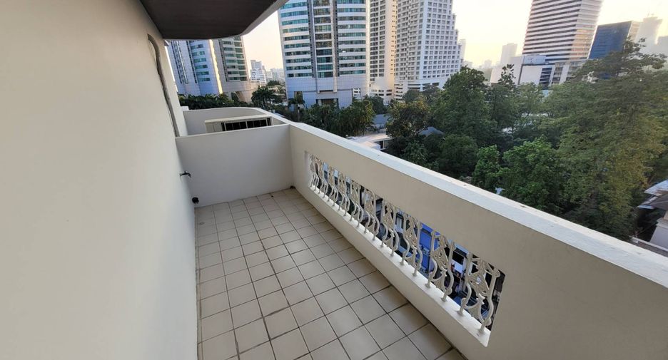Condo en alquiler de 3 habitaciones en Khlong Toei, Bangkok