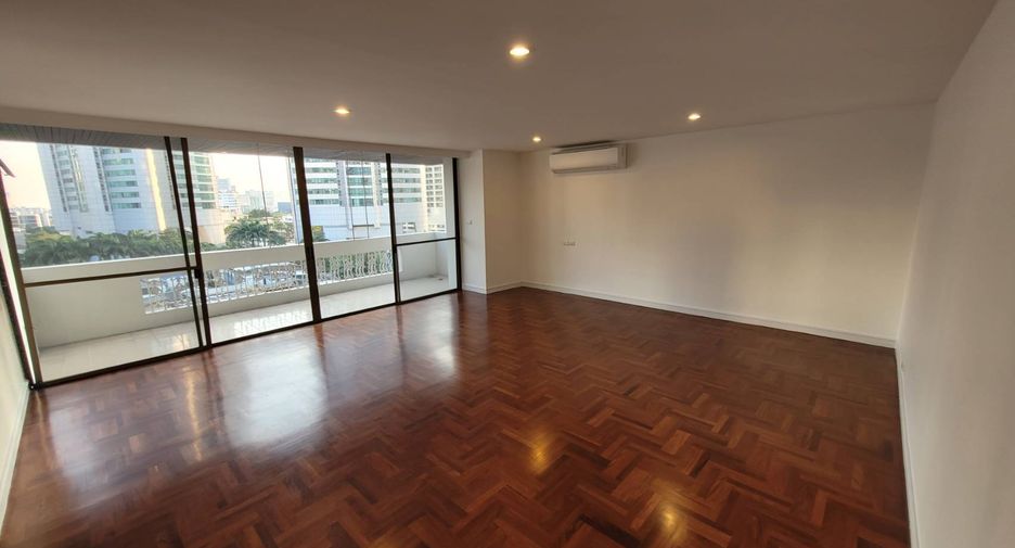Condo en alquiler de 3 habitaciones en Khlong Toei, Bangkok