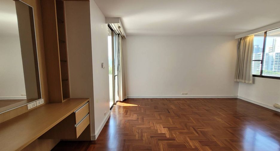 Condo en alquiler de 3 habitaciones en Khlong Toei, Bangkok