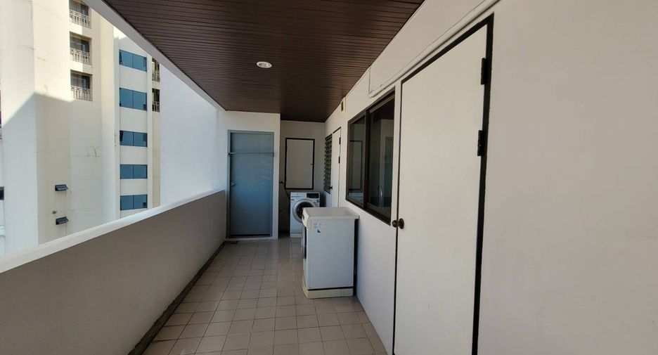 Condo en alquiler de 3 habitaciones en Khlong Toei, Bangkok