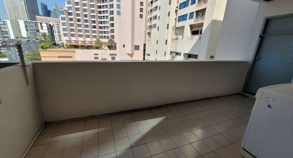 Condo en alquiler de 3 habitaciones en Khlong Toei, Bangkok