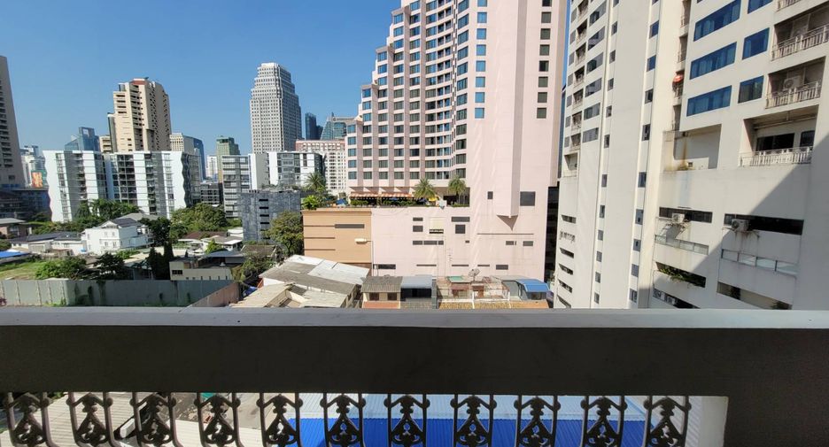 Condo en alquiler de 3 habitaciones en Khlong Toei, Bangkok