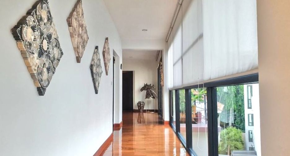 For rent 3 bedrooms townhouse in Khlong Toei, Bangkok