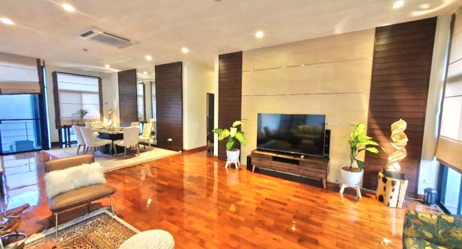 For rent 3 bedrooms townhouse in Khlong Toei, Bangkok