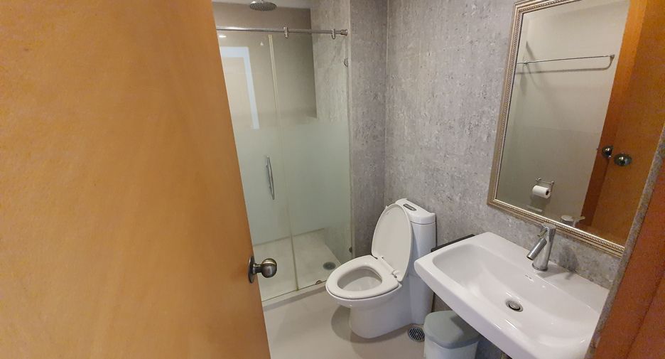 For rent 2 ベッドルーム condo in Watthana, Bangkok