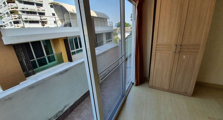 For rent 2 ベッドルーム condo in Watthana, Bangkok