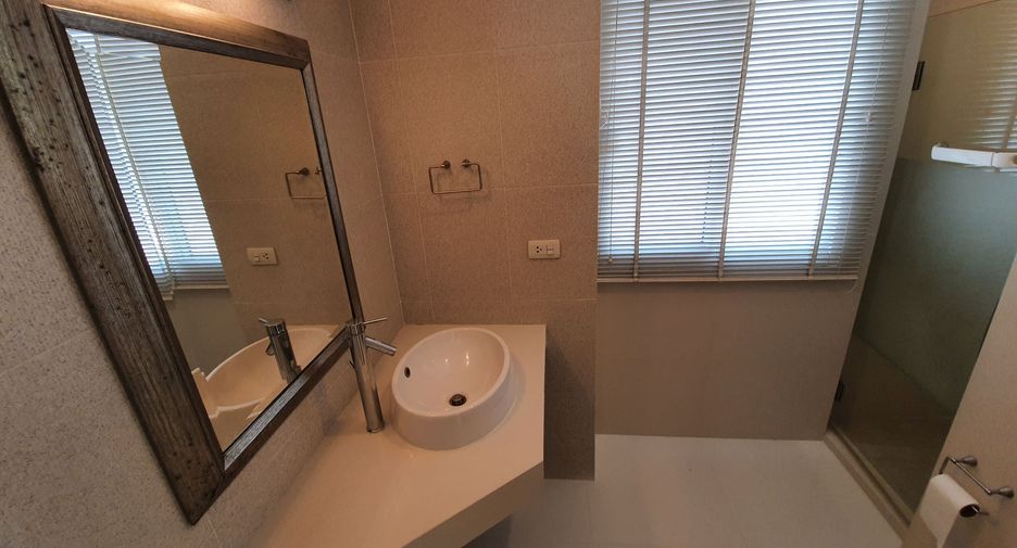 For rent 2 ベッドルーム condo in Watthana, Bangkok
