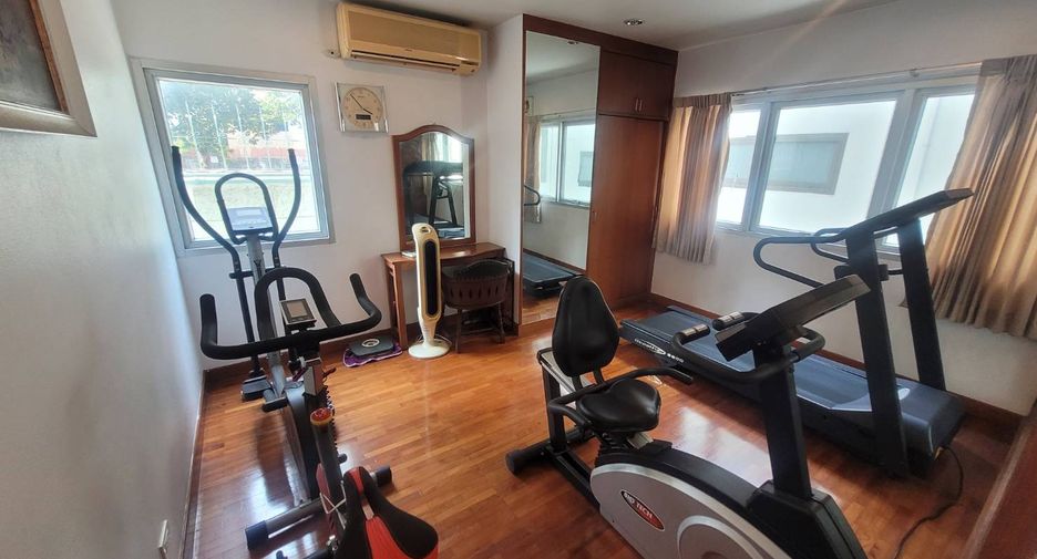 À louer 3 chambres condo à Watthana, Bangkok