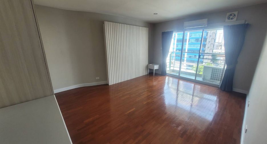 À louer 3 chambres condo à Watthana, Bangkok