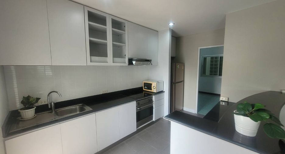 À louer 3 chambres condo à Watthana, Bangkok