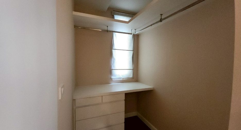 À louer 2 chambres condo 