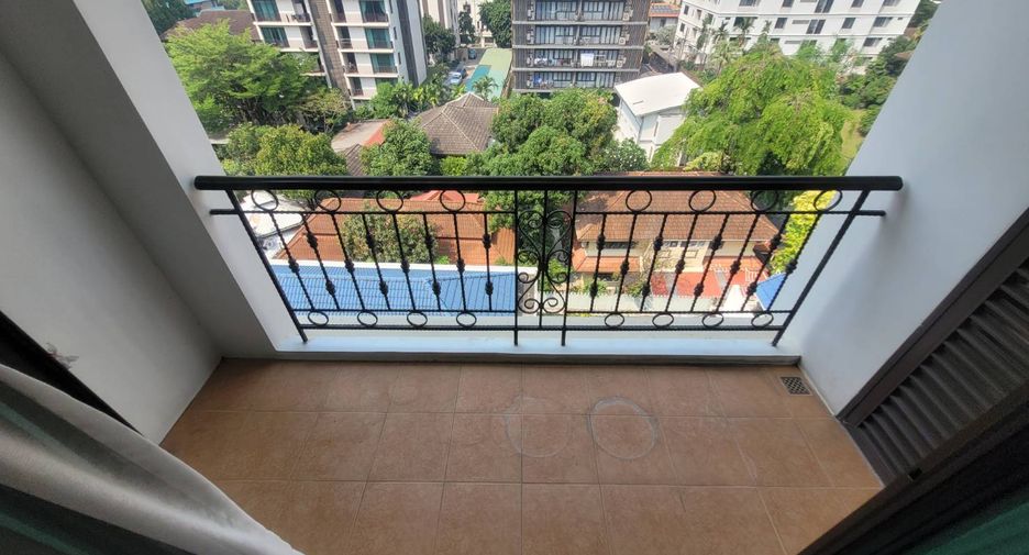 For rent 2 bedrooms condo in Khlong Toei, Bangkok