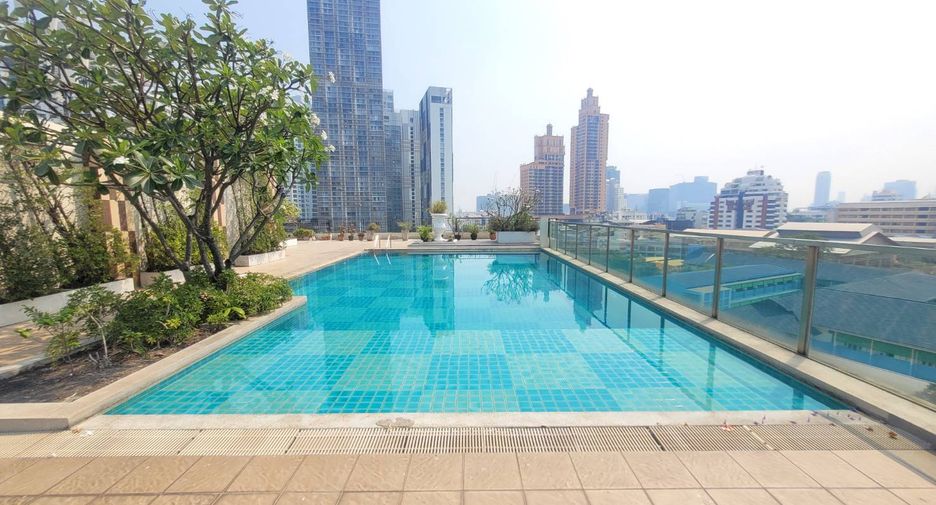 For rent 2 bedrooms condo in Khlong Toei, Bangkok