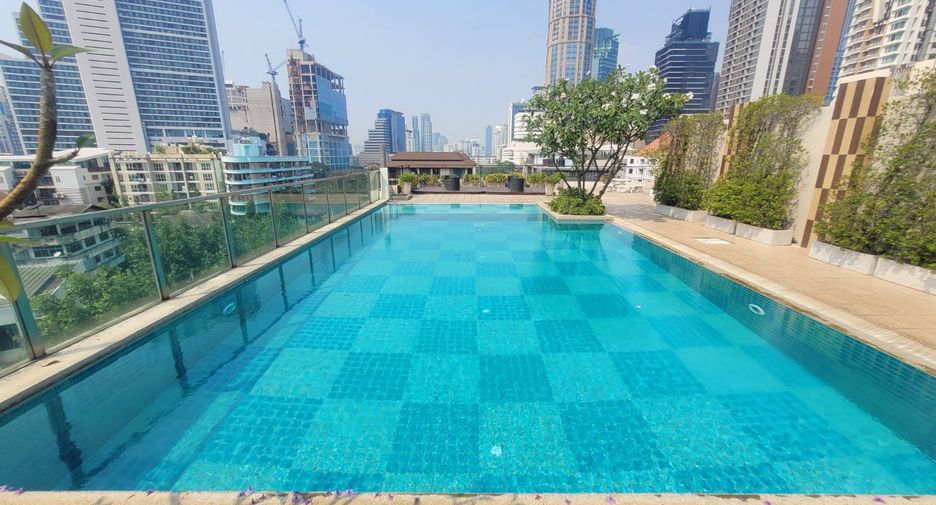 For rent 2 bedrooms condo in Khlong Toei, Bangkok