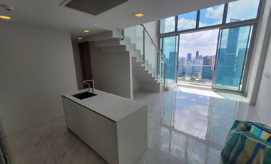 Condo en alquiler de 3 habitaciones en Watthana, Bangkok