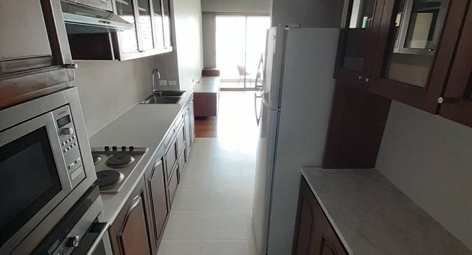 Condo en alquiler de 3 habitaciones en Khlong Toei, Bangkok