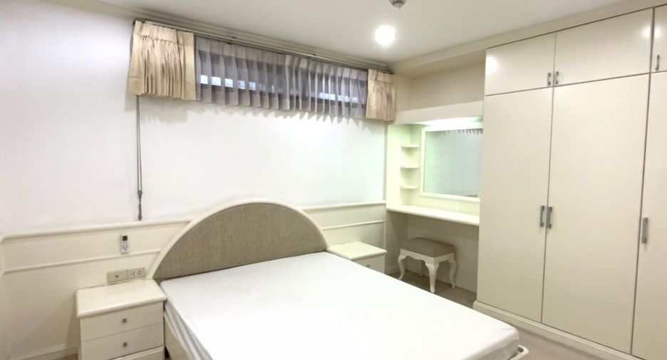 For rent 2 bedrooms condo in Watthana, Bangkok