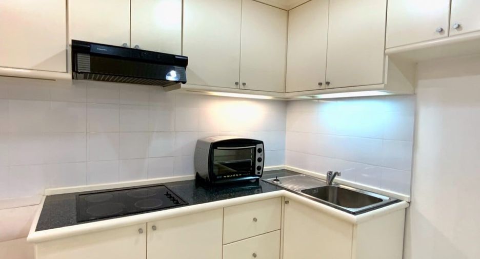 For rent 2 bedrooms condo in Watthana, Bangkok