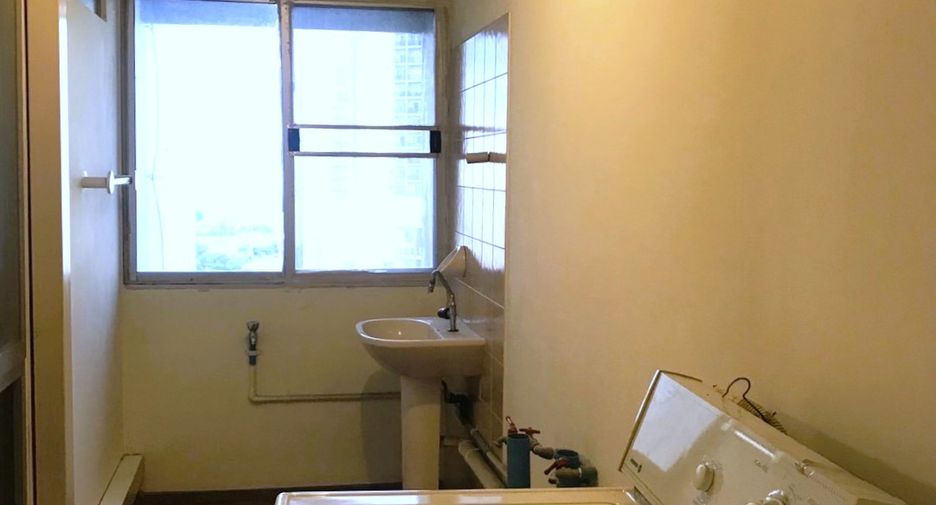 Wohnung zur Miete mit 3 Zimmer in Yan Nawa, Bangkok