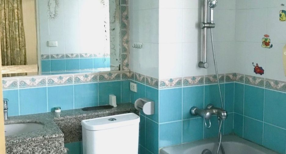 For rent 3 bedrooms condo in Yan Nawa, Bangkok