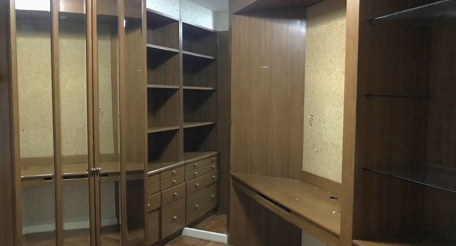 Wohnung zur Miete mit 3 Zimmer in Yan Nawa, Bangkok