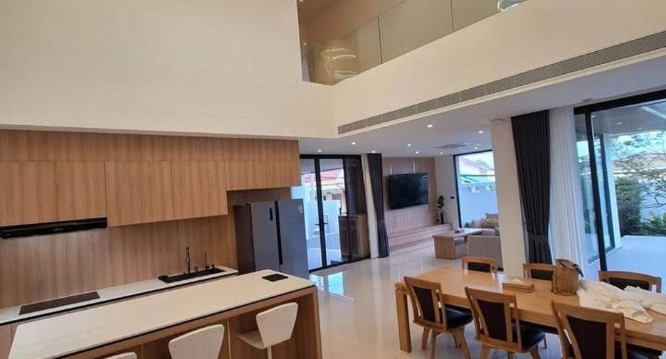 For sale and for rent 5 bedrooms villa in Mueang Phuket, Phuket