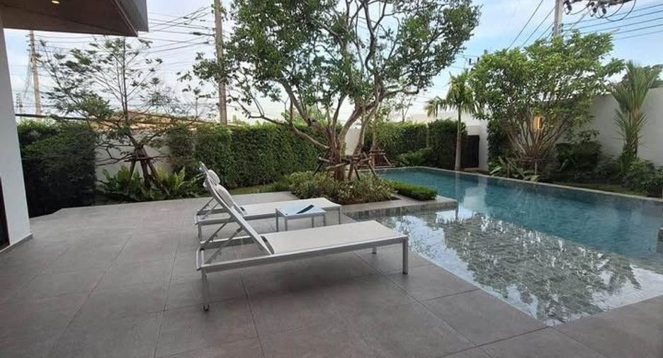 For sale and for rent 5 bedrooms villa in Mueang Phuket, Phuket