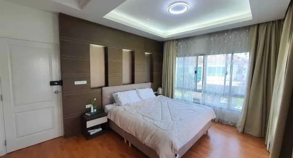 For rent 3 bedrooms house in Saphan Sung, Bangkok
