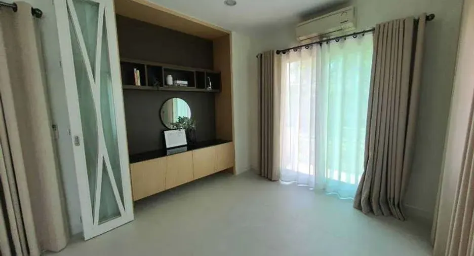 For rent 3 bedrooms house in Saphan Sung, Bangkok