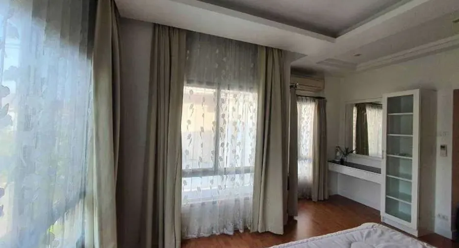For rent 3 bedrooms house in Saphan Sung, Bangkok