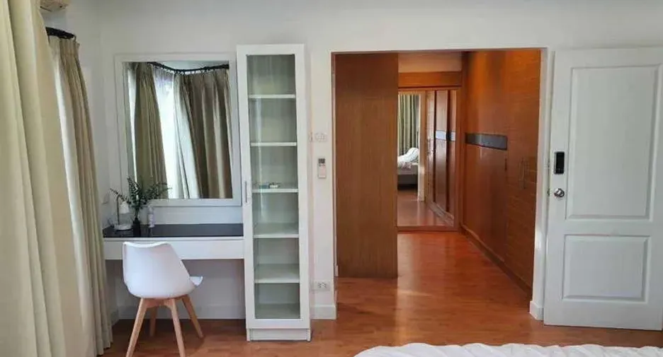For rent 3 bedrooms house in Saphan Sung, Bangkok