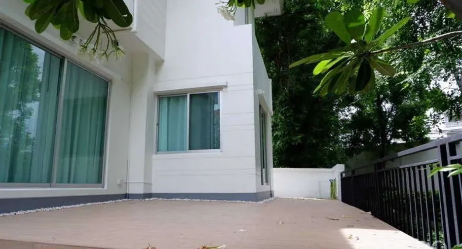 For rent 3 bedrooms house in Saphan Sung, Bangkok